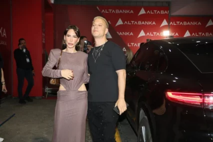 (VIDEO) Nikolija i Relja STIGLI NA KONCERT Vesne Zmijanac: Elegantno izdanje pjevačice i urban stil repera u centru pažnje