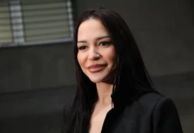 (FOTO) Pjevačica u čipki napravila dar-mar na mrežama: Aleksandra Mladenović u maleckom providnom bikiniju