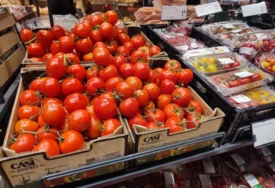 Jednostavan trik sa pijace: Kako prepoznati PRAVI PARADAJZ za 5 sekundi
