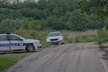 (VIDEO, FOTO) SUMNJA SE DA JE OVDJE TIJELO UBIJENOG ALEKSANDRA NEŠOVIĆA Policija i dalje češlja svaki pedalj oko jezera kod Inđije