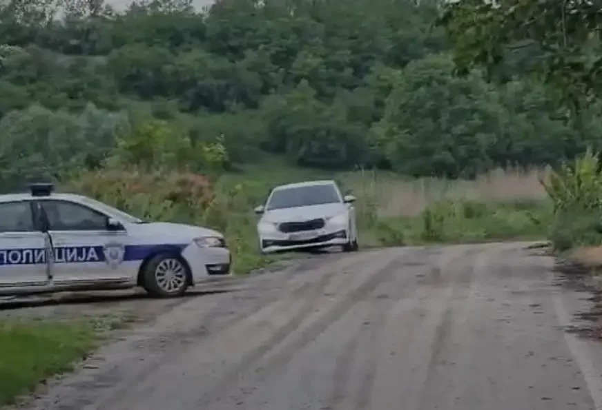 (VIDEO, FOTO) SUMNJA SE DA JE OVDJE TIJELO UBIJENOG ALEKSANDRA NEŠOVIĆA Policija i dalje češlja svaki pedalj oko jezera kod Inđije
