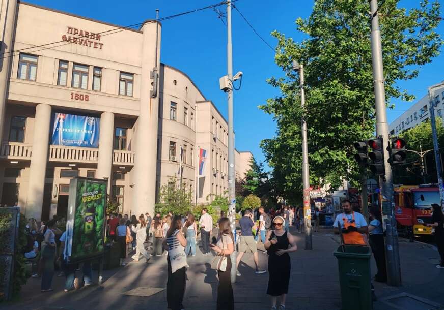 (FOTO) Sumnja se da je odavde sve krenulo: Požar na Pravnom fakultetu, studenti hitno evakuisani