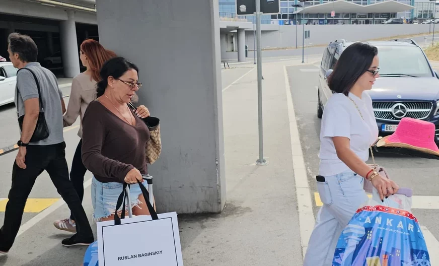 Živi u Americi i ima dva fakulteta: Supruga poznatog pjevača ima vanbračnog sina, otkrila da li ga viđa