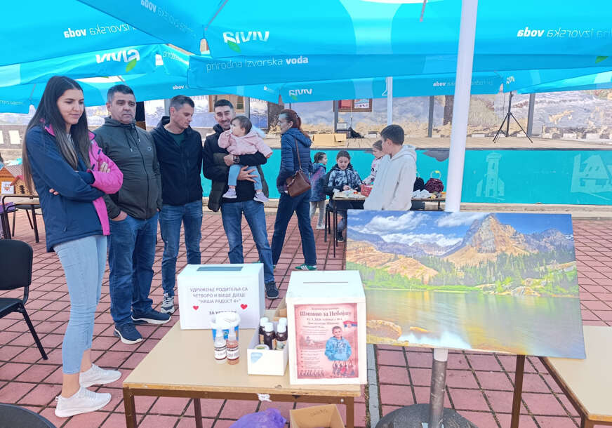 (FOTO) HUMANITARNI BAZAR ZA NEBOJŠU (13) U Šipovu prikupljaju novac za izgradnju kuće dječaku koji je ostao bez roditelja