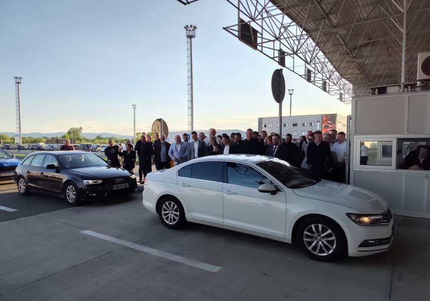 (FOTO) "IZGURALI SMO ONO ŠTO JE DOBRO ZA SVE" Srđan Amidžić se oglasio sa novog graničnog prelaza u Gradišci nakon otvaranja