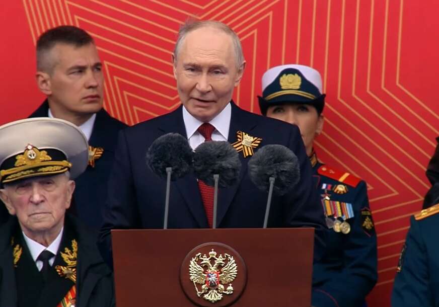 (VIDEO) U Moskvi opsadno stanje: Počela vojna parada za Dan pobjede na Crvenom trgu BEZ TENKOVA, Putin drži govor