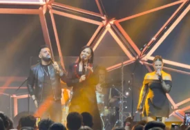 "ŠTA JE, BRE, OVO?" Ceca prekinula koncert, zbog poruke iz publike ostala u šoku