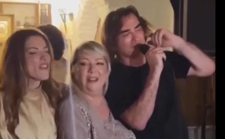 (VIDEO) Željko Mitrović pjeva na rođendanu BIVŠE ŽENE Hani "Vino ne zna da smo nekad bili srećni par"