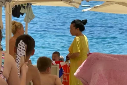 (FOTO) SKANDAL U BUDVI ZBOG LEŽALJKI OD 15 EVRA Pjevačica pravila haos na plaži, gurala se sa turistima da zauzme mjesto