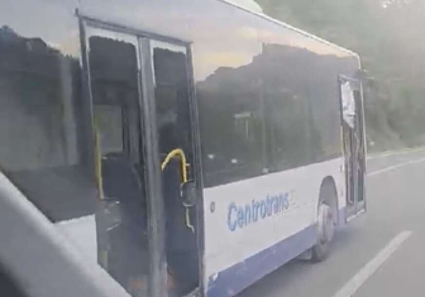 Nesvakidašnje scene: Muškarac UKRAO AUTOBUS kod Sarajeva, pa se njime odvezao prema Jablanici