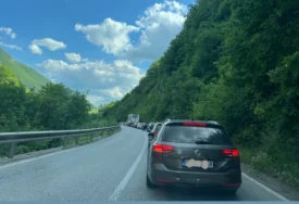 Pojačan saobraćaj na putevima i granicama: Ovo su dionice na kojima morate biti oprezni