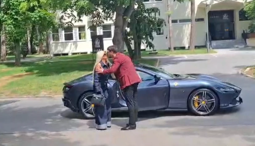 Strasno se ljube u javnosti: Dara Bubamara po prvi put pokazala svog mlađeg dečka