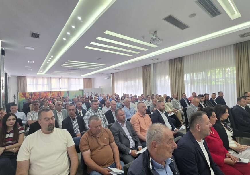 FOTO:  USTUPLJENA FOTOGRAFIJA