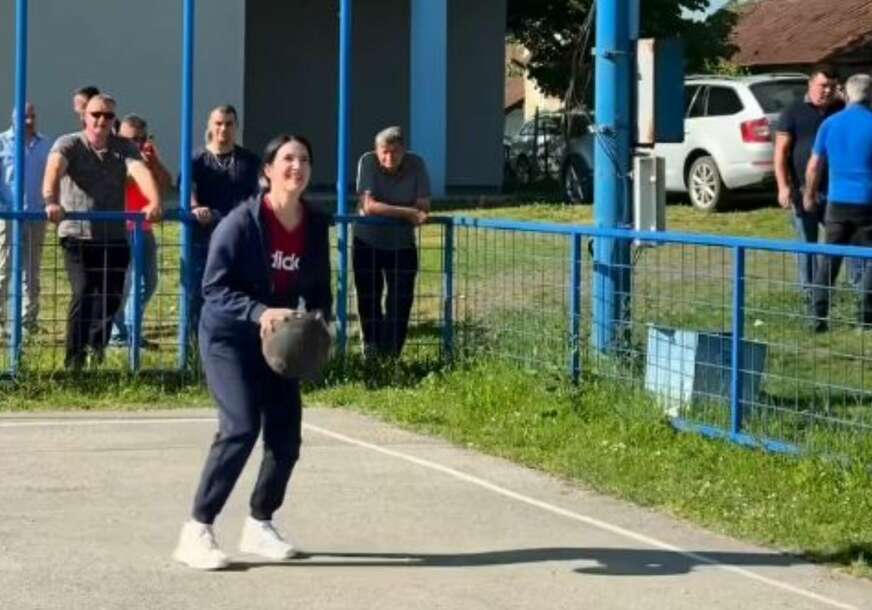 (VIDEO) JELENA TRIVIĆ NA TERENU Političke teme zamijenila basketom, pa poručila da je njen tim pobijedio