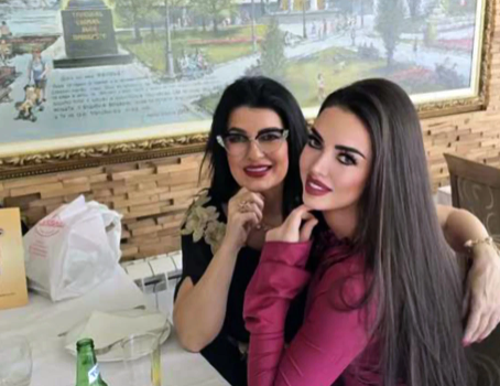 Plijeni izgledom: Kćerka Saške Karan diplomirala fiziku, pjevačicina nasljednica izrasla u pravu ljepoticu