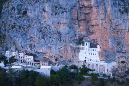 Vjernici to čine ne znajući da je to potpuno pogrešno: Ovo nikako NE NOSITE IZ MANASTIRA Ostrog, smatra se velikim grijehom