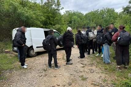 DVA AUTA PUNA MIGRANATA Dvojica državljana BiH uhapšena zbog krijumčarenja 15 stranaca