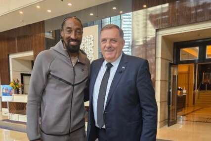 (FOTO) "LIJEPO JE SRESTI VELIKANE" Dodik u Americi u društvu jedne od najvećih sportskih legendi