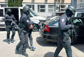 HAPŠENJE U ISTOČNOM SARAJEVU Policija privela 4 osobe zbog trgovine sa drogom i oružjem
