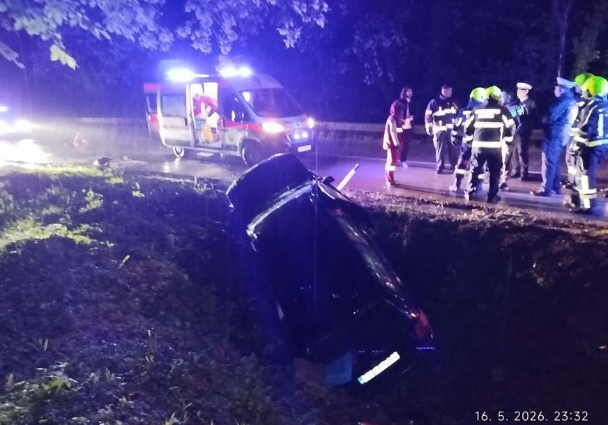 (FOTO) DETALJI NESREĆE KOD BANJALUKE Oglasila se policija, povrijeđena jedna osoba