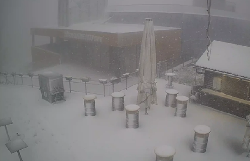 (VIDEO) SNIJEG PAO KOD ZAGREBA Nevrijeme zadesilo Hrvatsku, prizori šokirali region