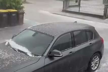 (VIDEO) Olujni VJETAR PRAVI HAOS širom Slovenije: Izdato narandžasto upozorenje na jak vjetar