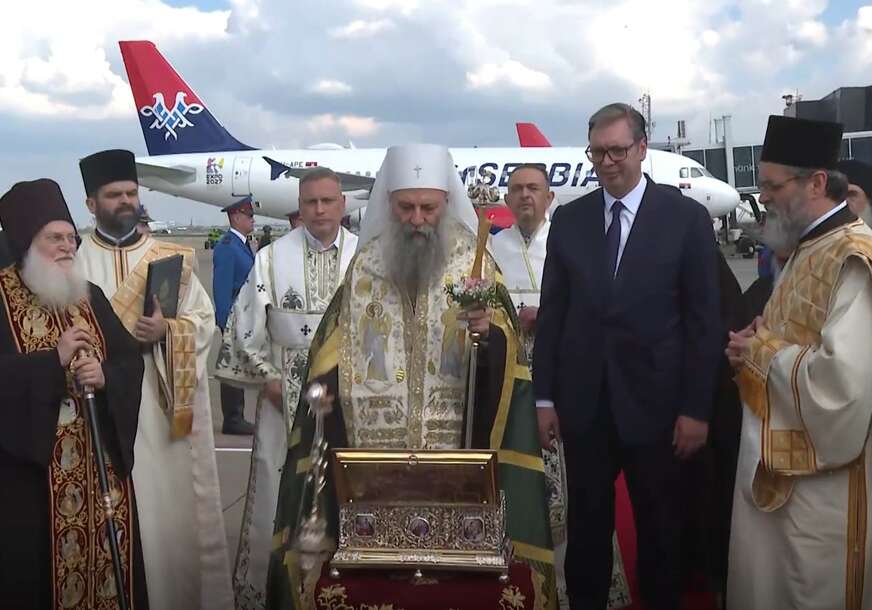 (VIDEO) Bogorodičin pojas stigao u Beograd, na dočeku patrijarh Porfirije i Vučić: Svetinja sa Svete Gore biće izložena u Hramu Svetog Save