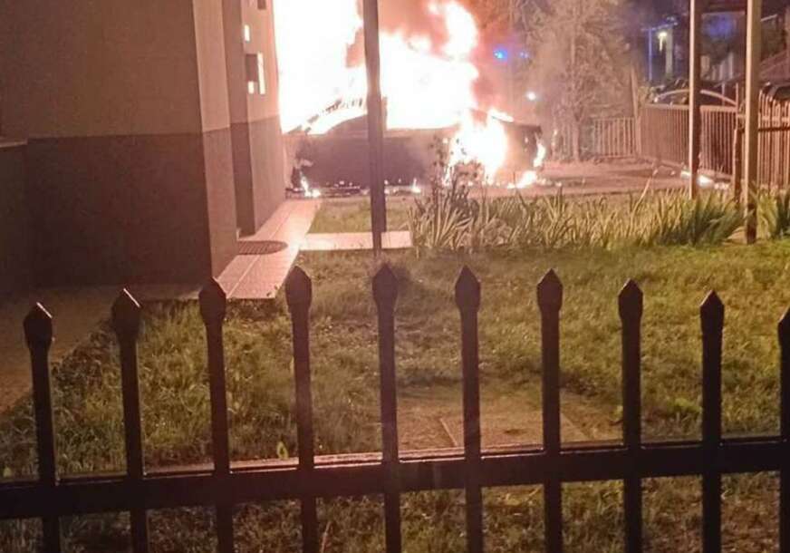 (FOTO) Banjalučki vatrogasci spriječili tragediju: U Boriku gorio automobil, istraga u toku
