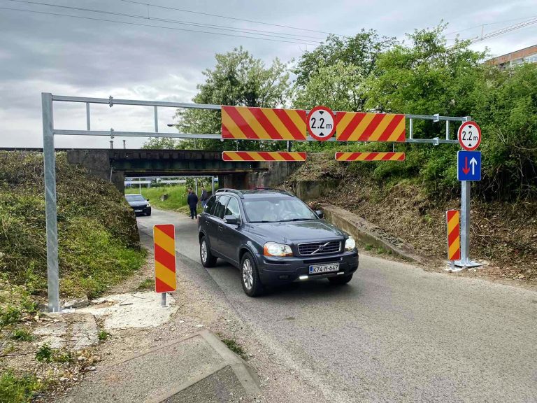 saobraćajni znak kod incela