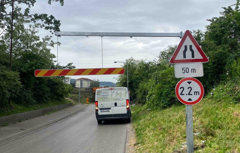 saobraćajni znak kod incela