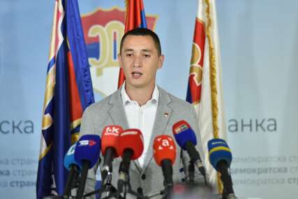 "NOVAC POSTOJI" Gavrić traži da se svim maturantima srednjih škola u Doboju isplati po 300 KM