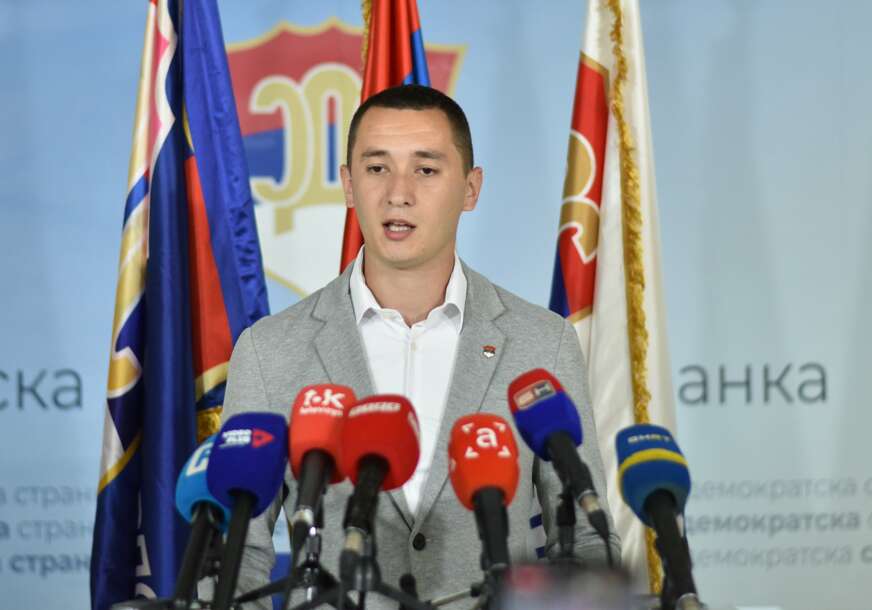 "NOVAC POSTOJI" Gavrić traži da se svim maturantima srednjih škola u Doboju isplati po 300 KM
