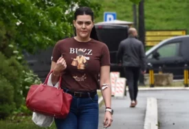 (FOTO) "TO JE MONTIRANA FOTOGRAFIJA" Supruga Slobe Vasića demantovala da se pjevač zamonašio, tvrdi da nikad nije obukao MANTIJU