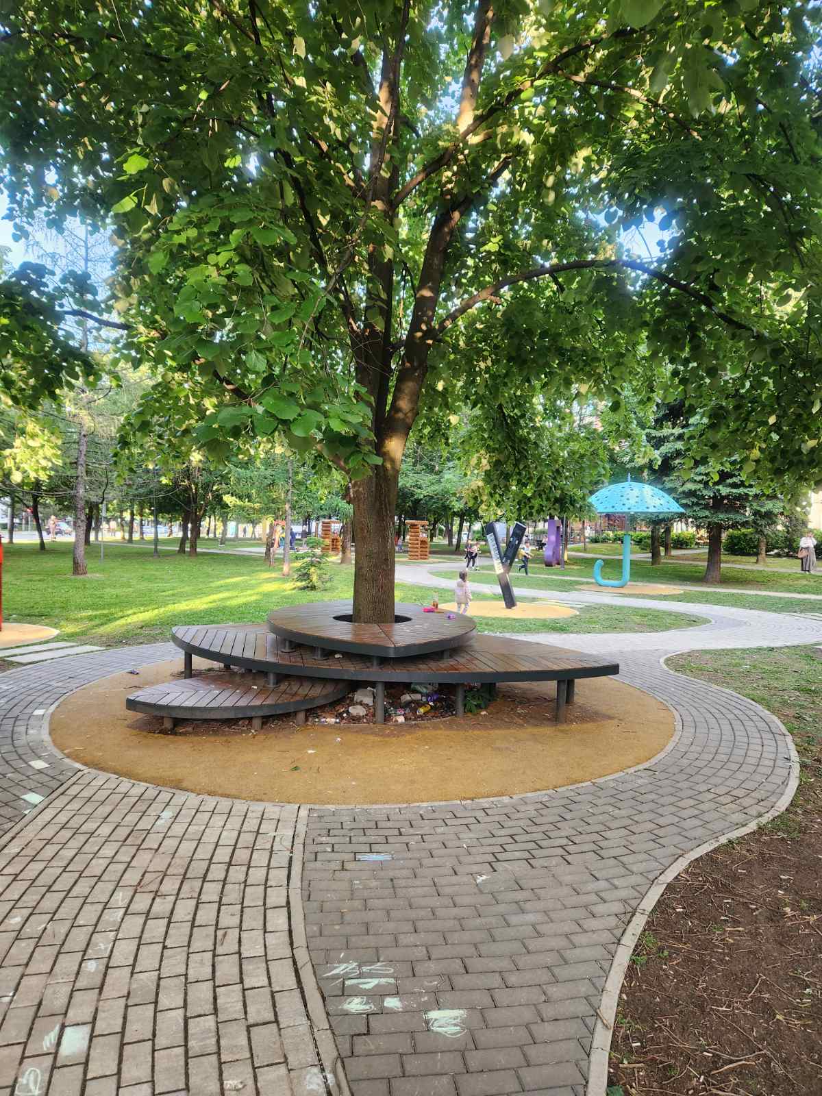 Čirilični park, smeće