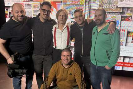 (VIDEO; FOTO) Legendarni Žika Todorović i bend Kult šalju snažnu poruku protiv mržnje u novom spotu „Hey My Friend“