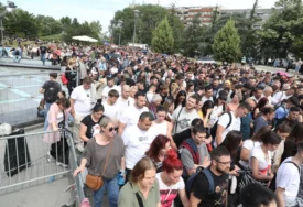 (VIDEO) "Čekala sam 14 sati, nisam ni jela ni pila vodu" Poznata Srpkinja više od pola dana čekala da vidi Bogorodičin pojas