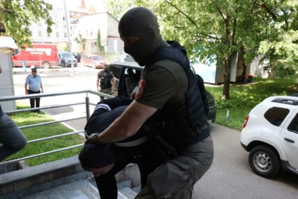 Akcija „Kandidat“: Trojka iz Doboja osumnjičena za zloupotrebe prilikom polaganja vozačkih ispita OSTAJE IZA REŠETAKA