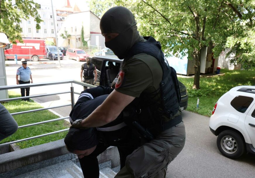 Akcija „Kandidat“: Trojka iz Doboja osumnjičena za zloupotrebe prilikom polaganja vozačkih ispita OSTAJE IZA REŠETAKA