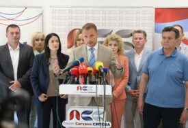 (VIDEO, FOTO) “Katastrofalna realnost” Opozicija sutra postavlja BROJČANIK na Trgu Krajine, koji će odbrojavati KOLIKO NAS VLAST ZADUŽUJE