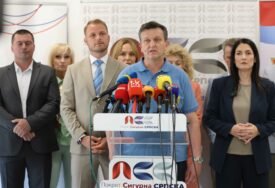 Status umjesto sastanka: Kako je Blanušin FEJSBUK POTEZ otvorio bitku za Vladu i uzdrmao opozicioni dogovor 