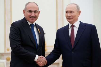 TRAMP ZABIO NOŽ U LEĐA PUTINU Podrškom Pašinjanu zapalio Kavkaz, Kremlj sprema OSVETU uoči izbora vijeka u Jermeniji