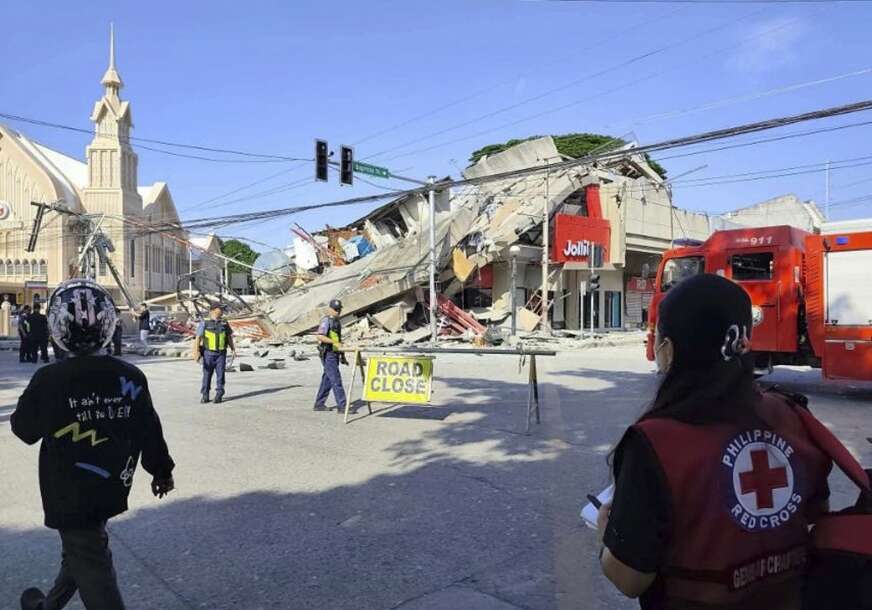 (VIDEO, FOTO) KATASTROFA NA FILIPINIMA Razoran zemljotres jačine 7,8 stepeni po Rihteru rušio zgrade, ima mrtvih