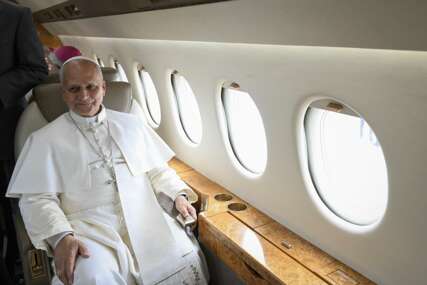 Ušao u avion, a onda je kapetan objavio neugodne vijesti: Papa Lav XIV odgodio povratak u Rim nakon posjete Španiji