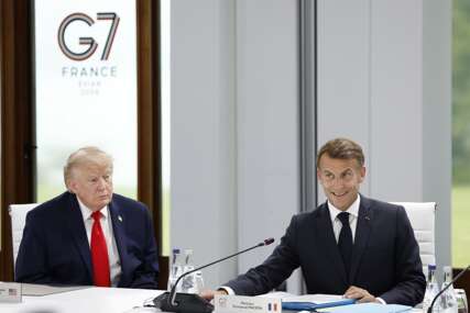 (VIDEO) Neprijatna scena na G7: Tramp dugo stezao ruku Brižit Makron, reakcija francuskog predsednika sve rekla