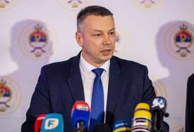 "NESHVATLJIVO" Nešić poručio da PALJENJE ZASTAVE Republike Srpske ne smije proći nekažnjeno