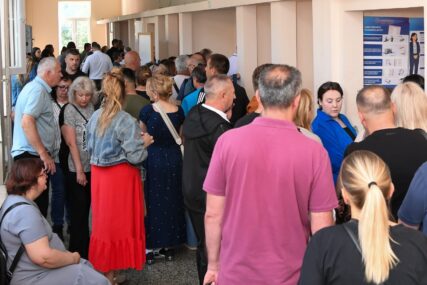 Pristižu rezultati izbora: Pokret Samoopredjeljenja na vrhu sa više od 43 odsto glasova