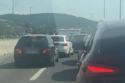 Hitna pomoć na licu mjesta: Nesreća na brzoj cesti Banjaluka-Laktaši, stvaraju se gužve