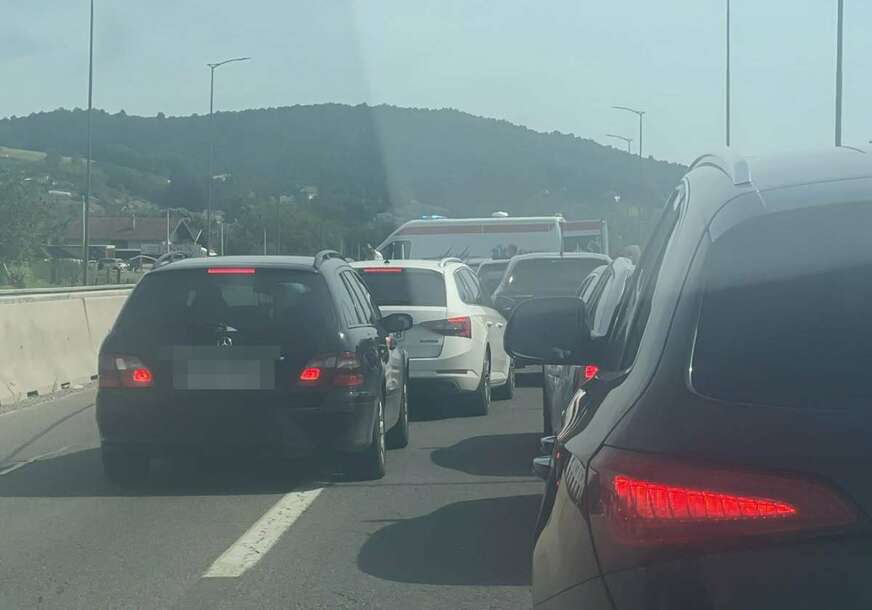 Hitna pomoć na licu mjesta: Nesreća na brzoj cesti Banjaluka-Laktaši, stvaraju se gužve