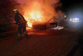 (FOTO) Vatrogasci imali više intervencija: U Banjaluci IZGORIO AUTOMOBIL