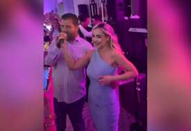(VIDEO) "Malo je i moja pjesma" Aca Kos OTEO MIKROFON Maji Berović, pa zapjevao pred svima